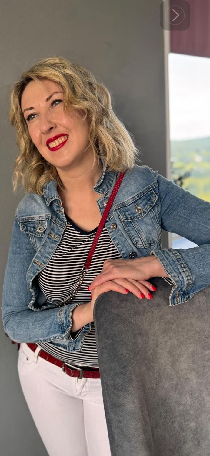  53961567  Maria, 40 ,    