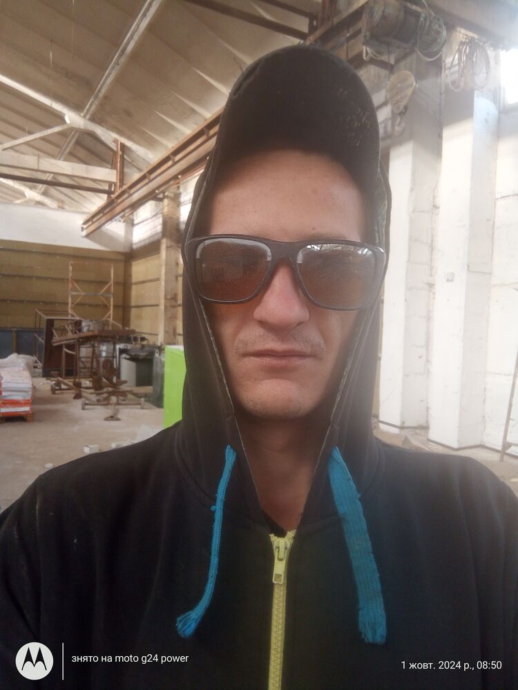  47226097  Stanislav, 30 ,    