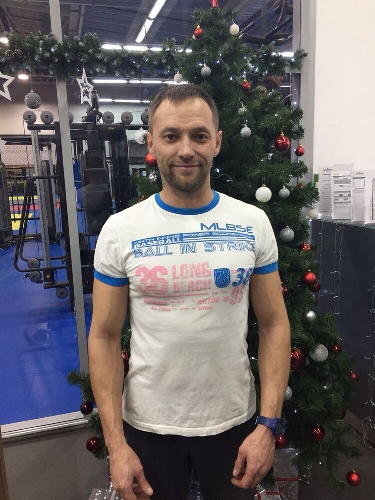  ,   Elguapo, 44 ,   