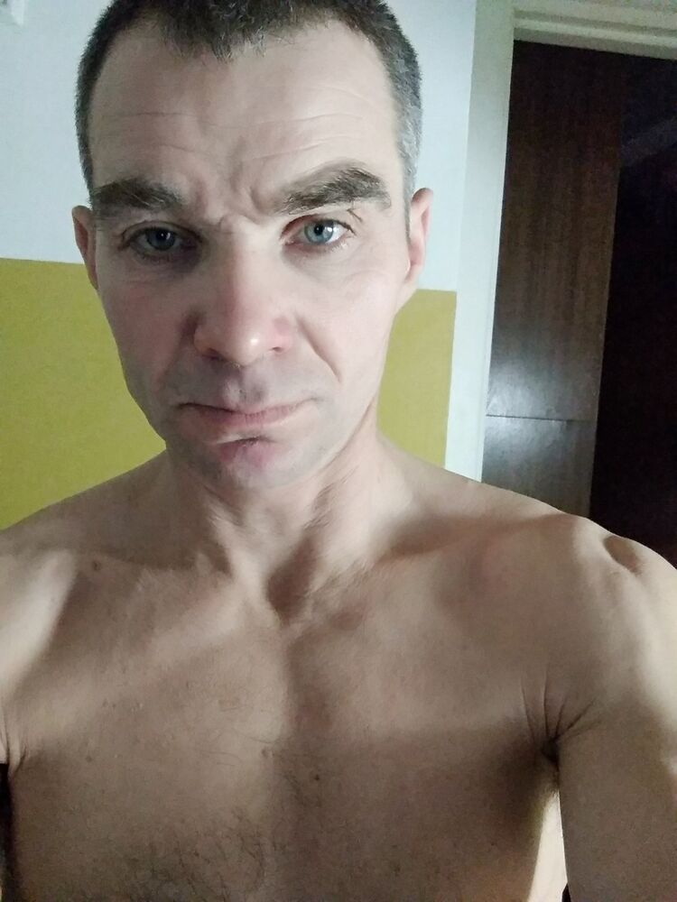  14938737  Robert, 48 ,    