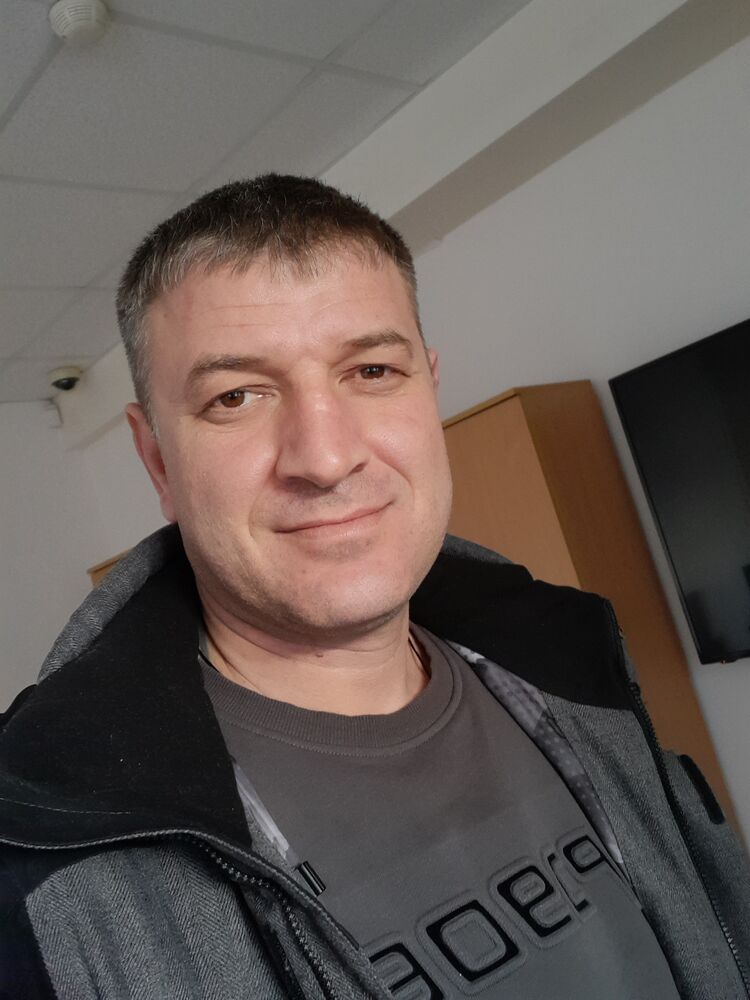  41111987  Roman, 41 ,    
