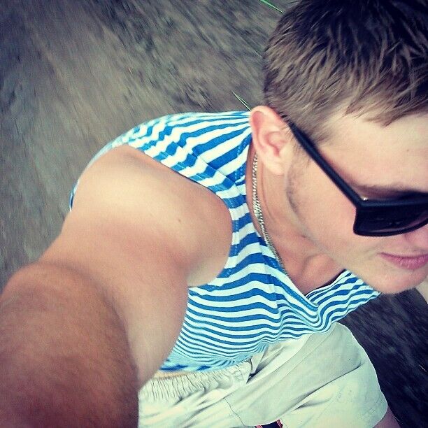  ,   Anton, 32 ,   