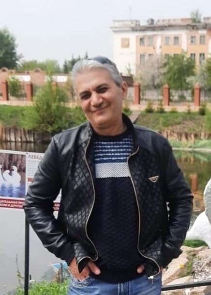  54465247  Artur, 53 ,    