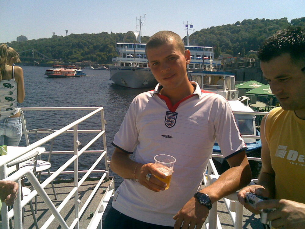  15777287  Artem, 37 ,    