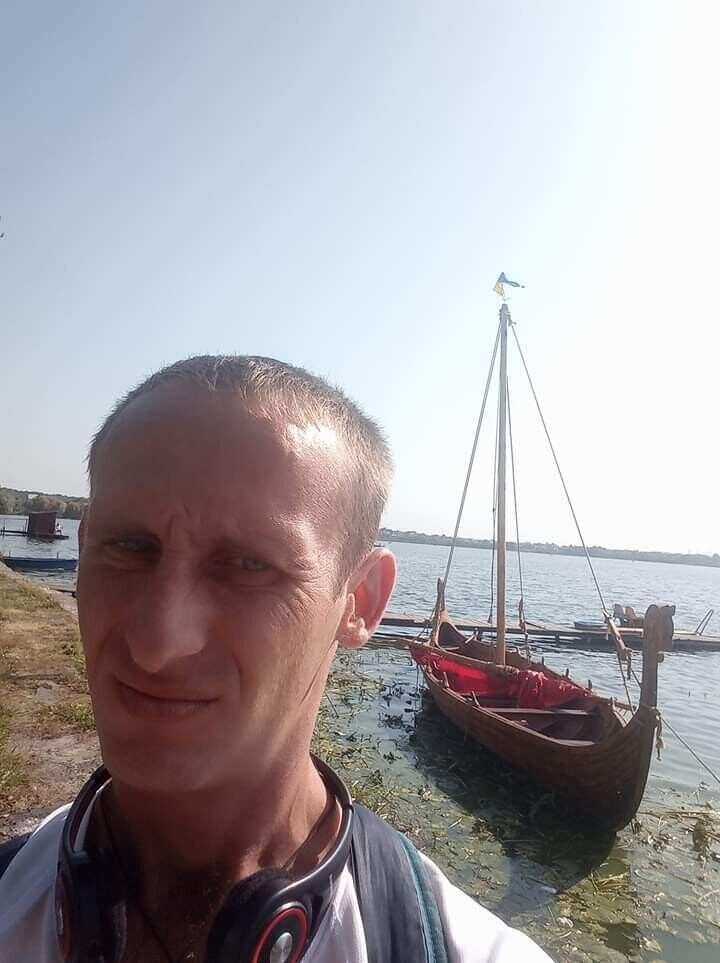  22048047  , 36 ,    