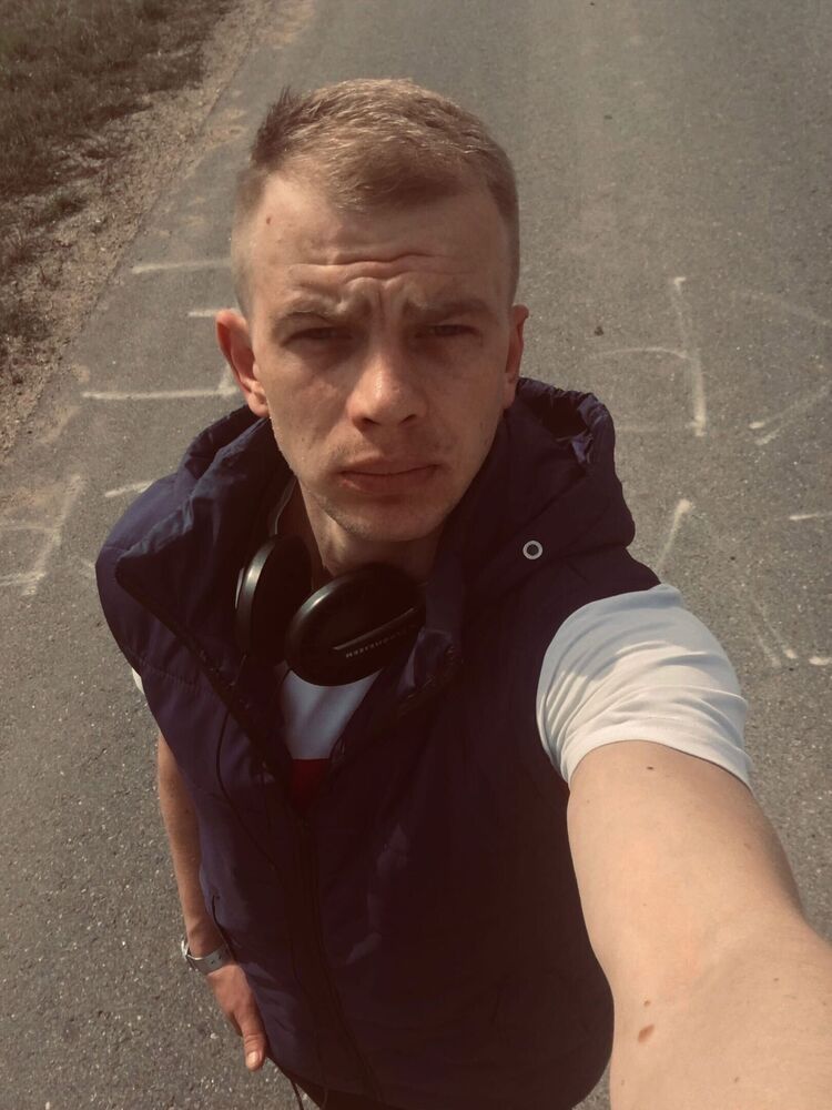  22908817  Andrei, 29 ,    