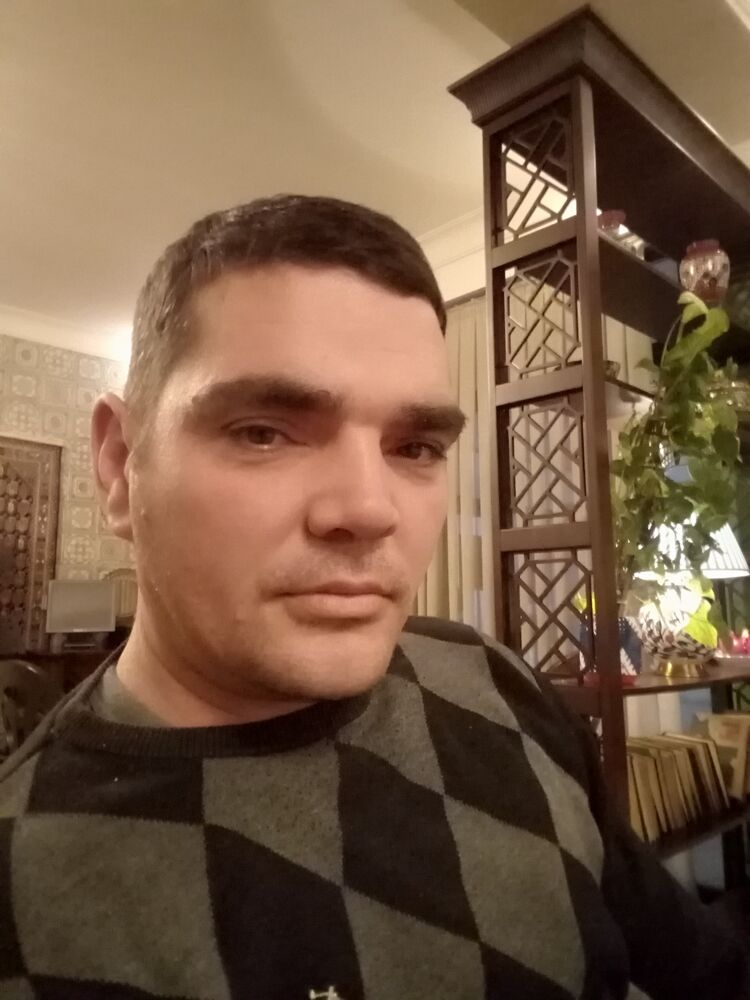  35938767  Azer, 40 ,    