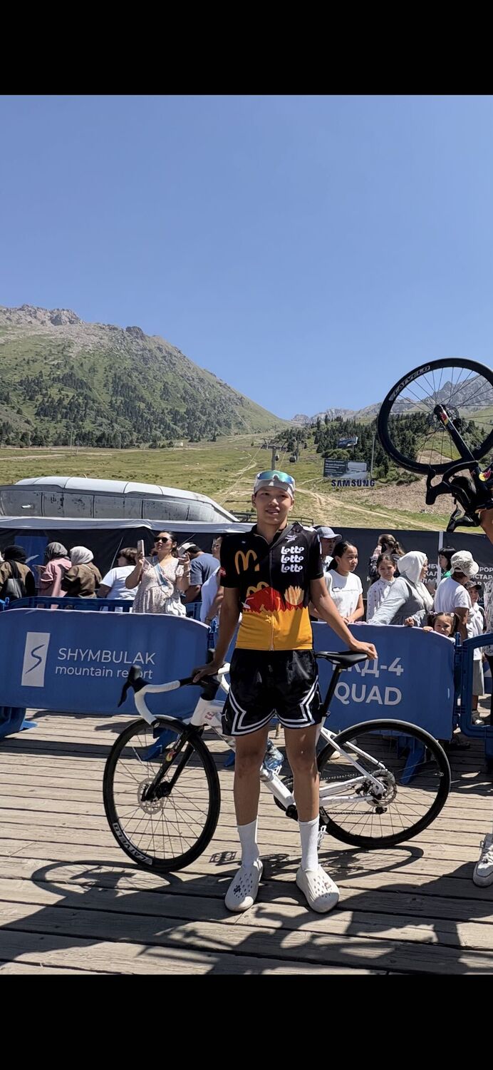  54040377  Banan, 18 ,    