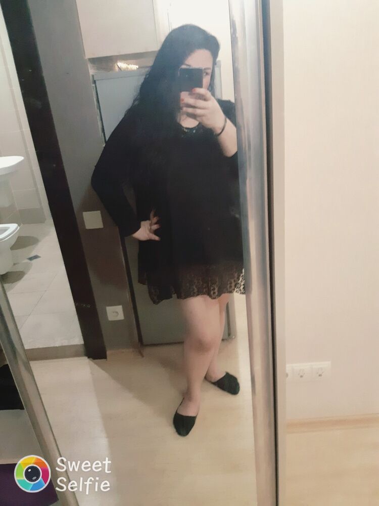  ,   Milana, 41 ,  