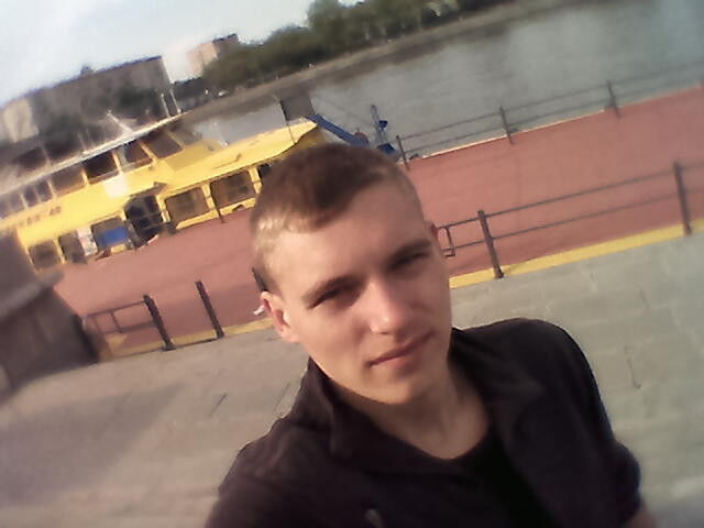  12406417  Viktor, 31 ,    