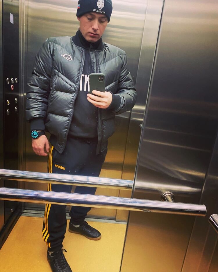  34826227  Denis, 34 ,     
