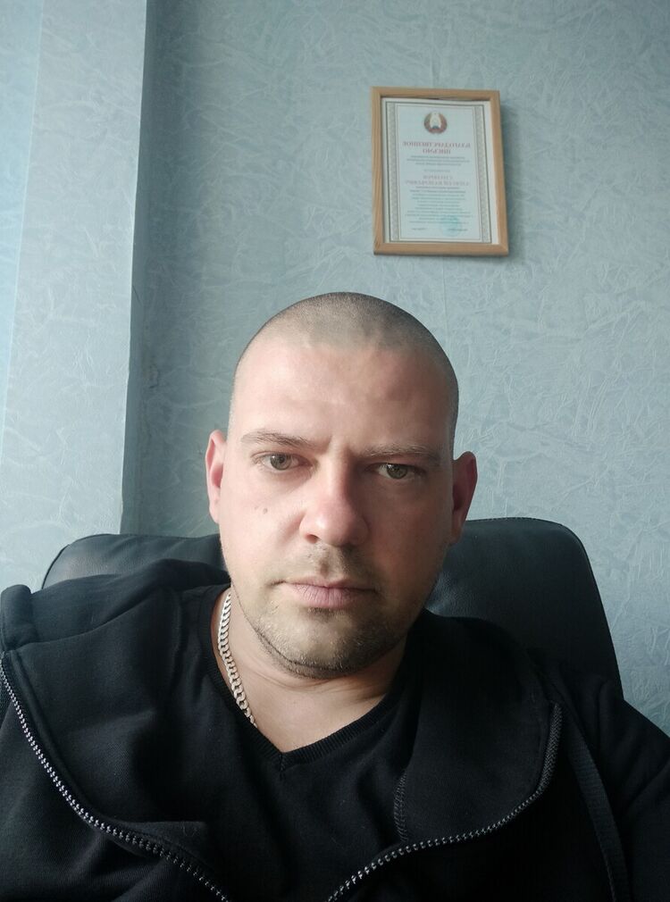  20566727  Alex, 41 ,    