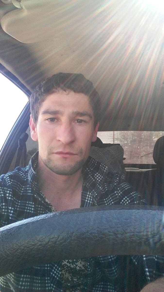  ,   Artur, 38 ,     , c 