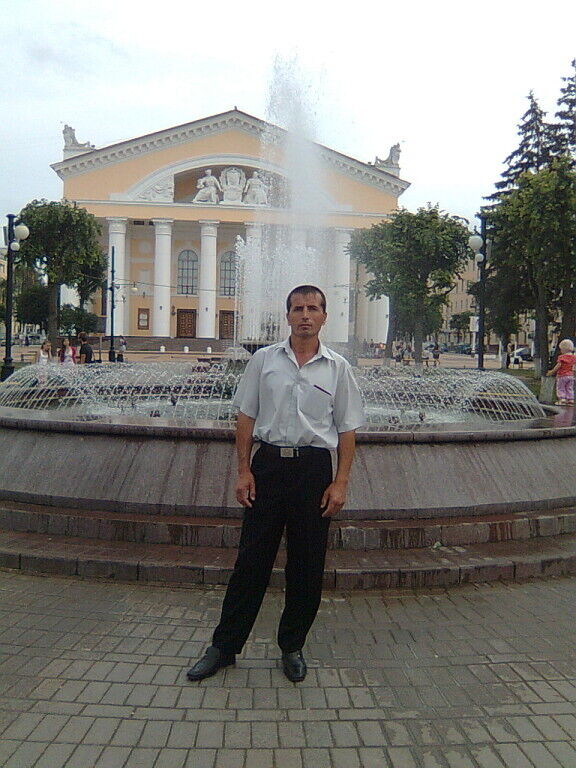  44432987  Ilya, 46 ,    