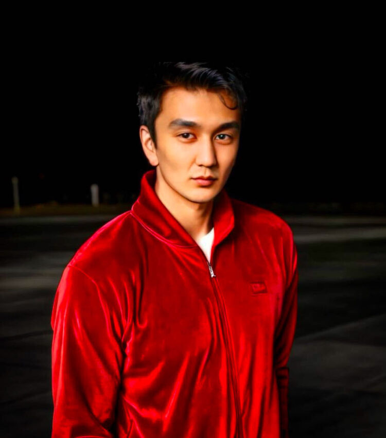  53565777  Emil, 28 ,    