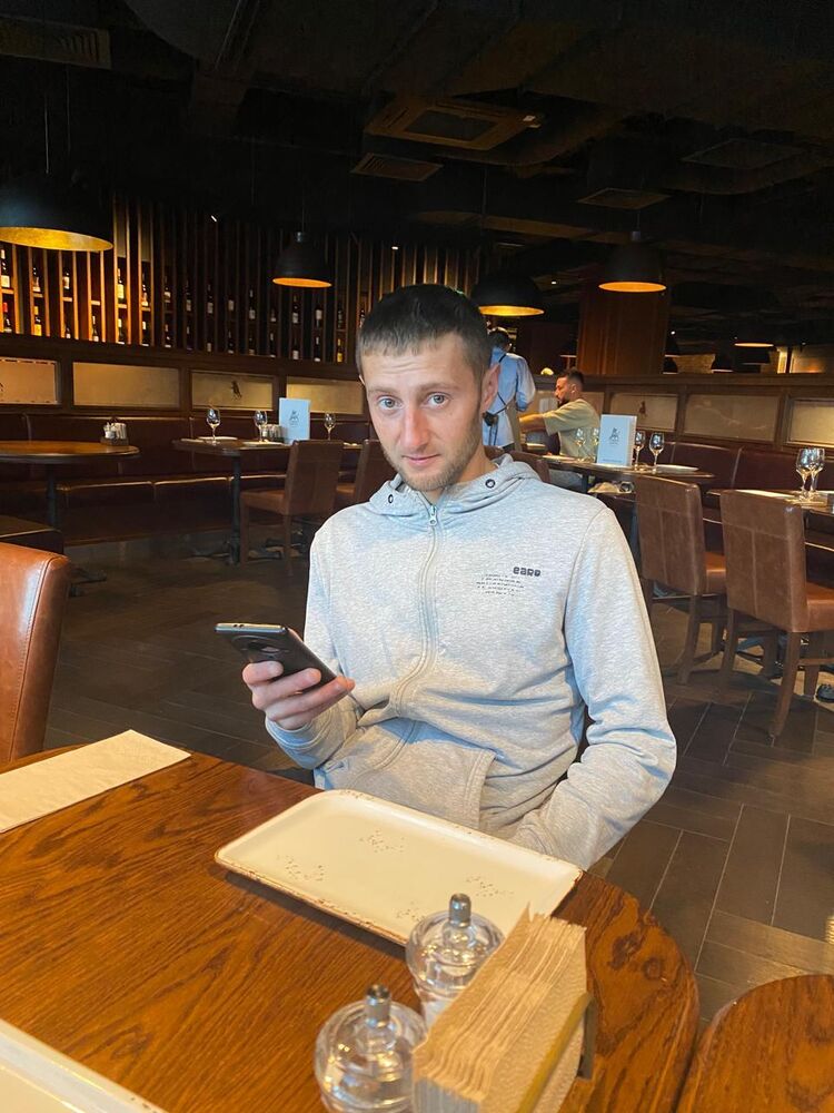  ,   Konstantin, 32 ,   ,   