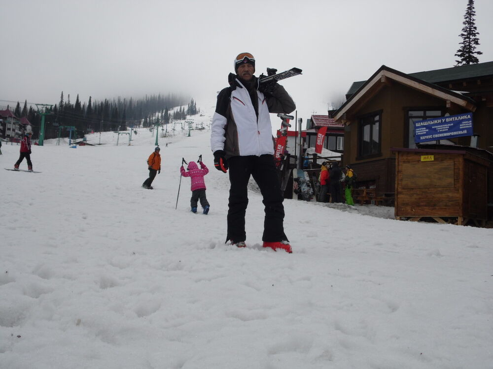  8310407  Aleks, 66 ,    