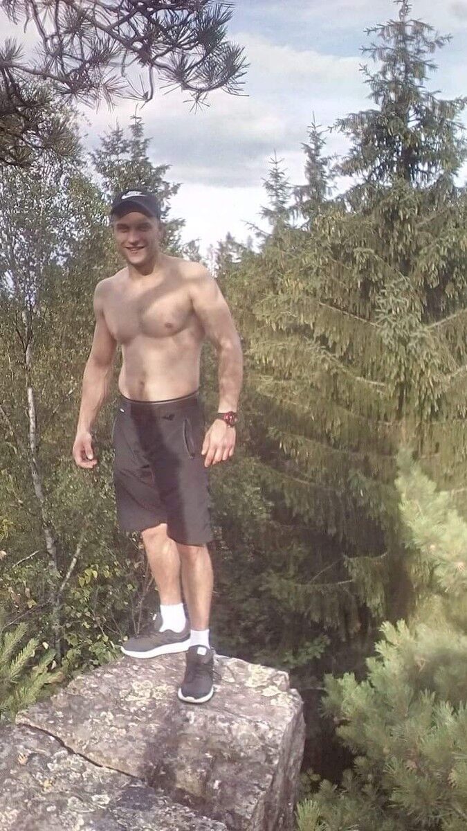  12156097  Dima, 32 ,    