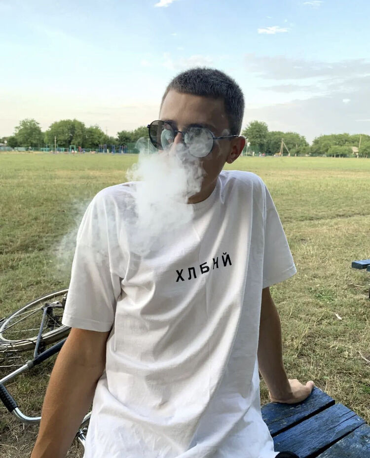  31918117  Andriy, 22 ,    