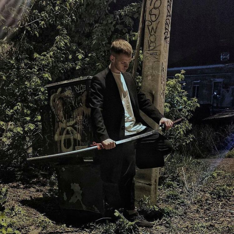  37763307  Blessed, 20 ,    -