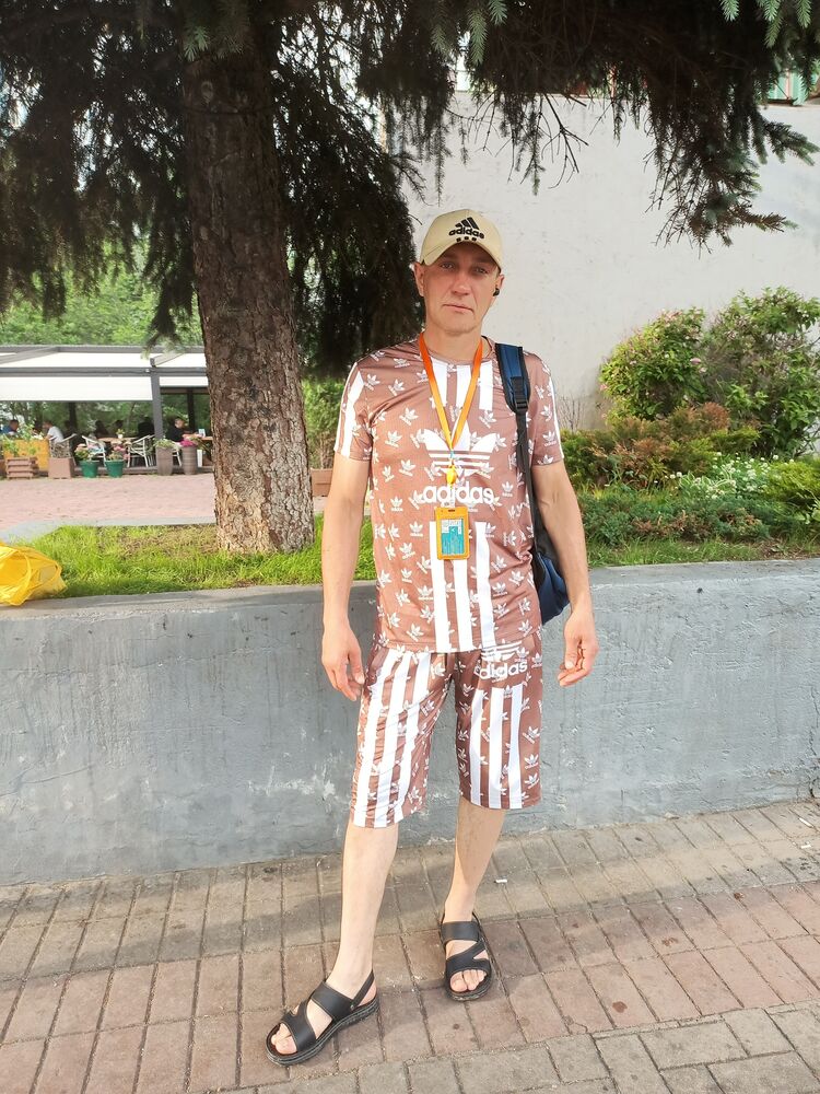  44657287  Valentin, 43 ,    