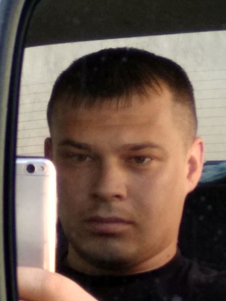 ,   Maxim, 37 ,  