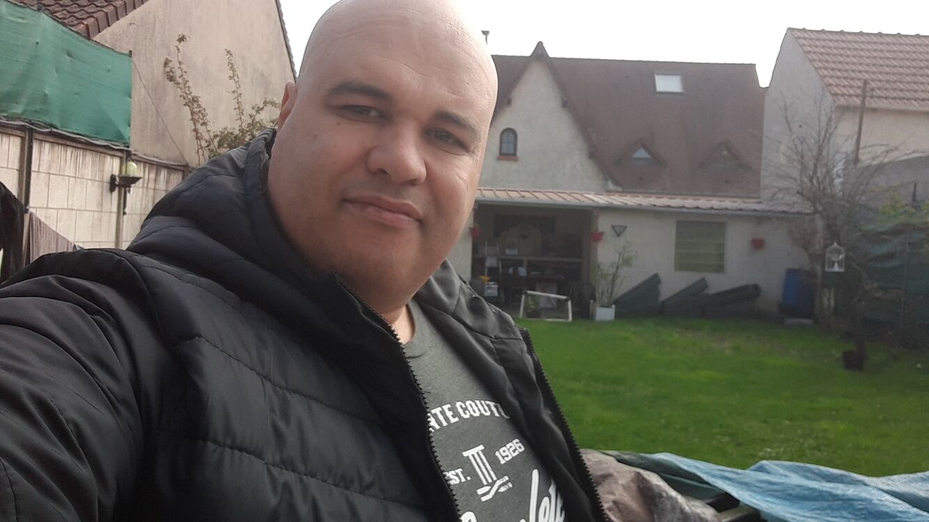  26412087  Karim, 45 ,    