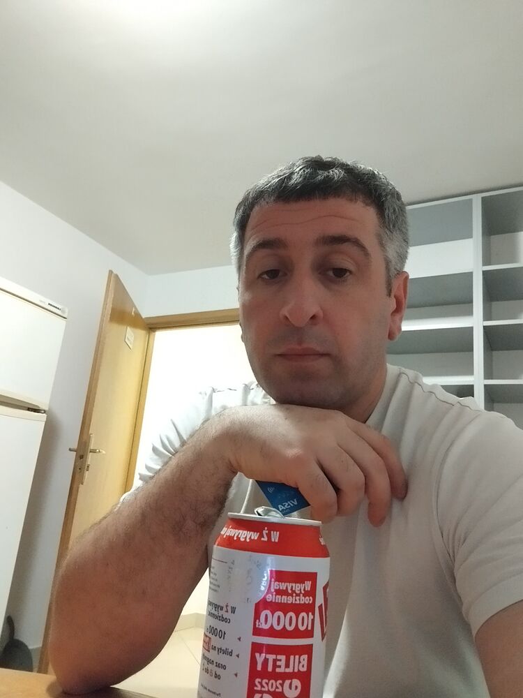  42478457  Archil, 39 ,    