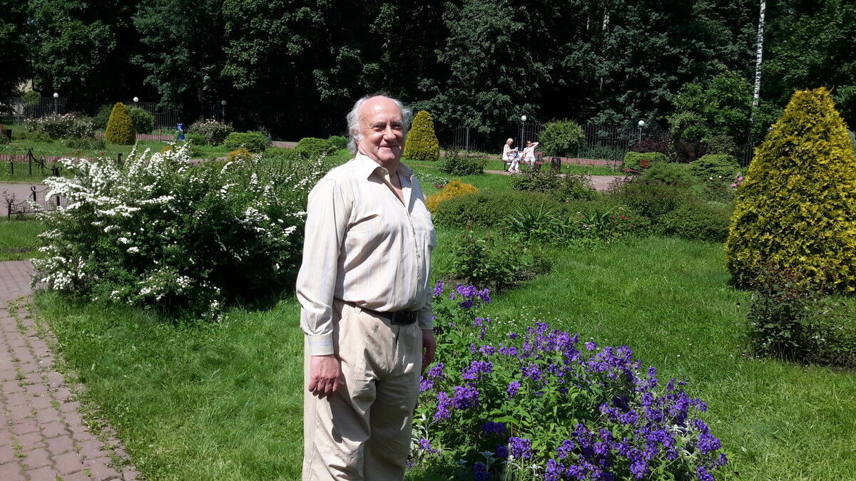  15871027  Viktor, 77 ,    