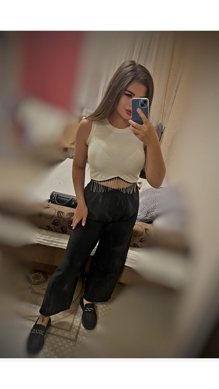  38780157  Helen, 25 ,    