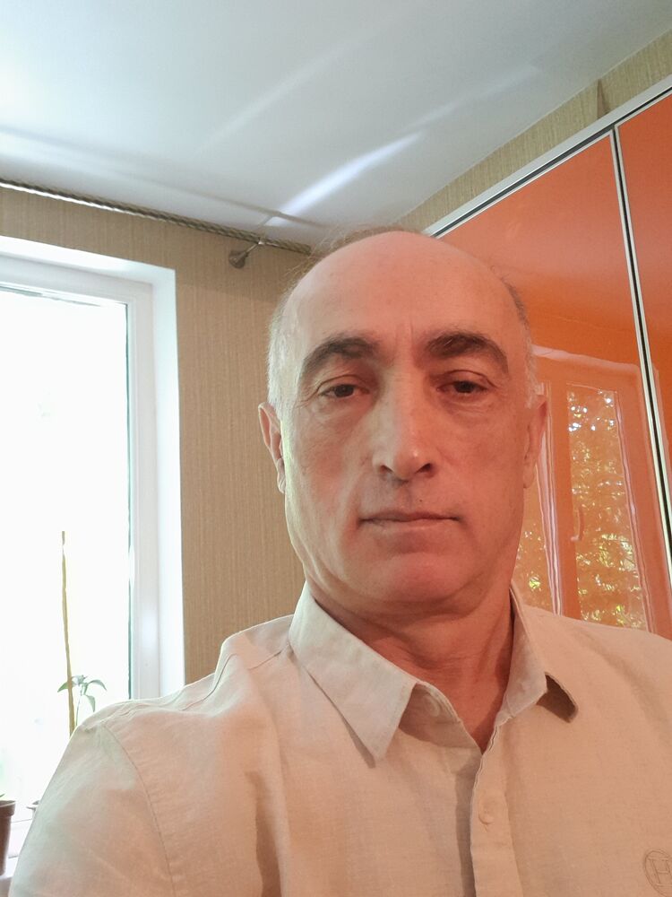  46672807  , 52 ,    