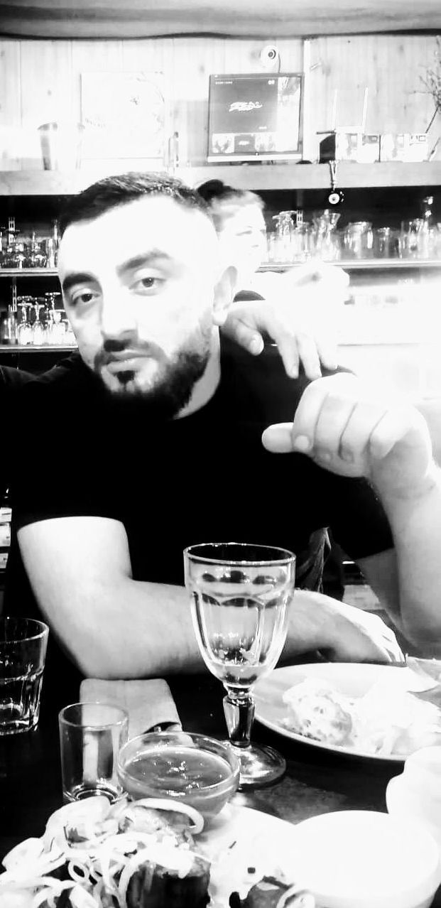  44177107  Arman, 26 ,    