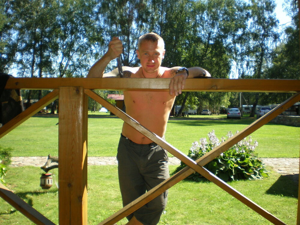  4063447  Alexei, 44 ,    