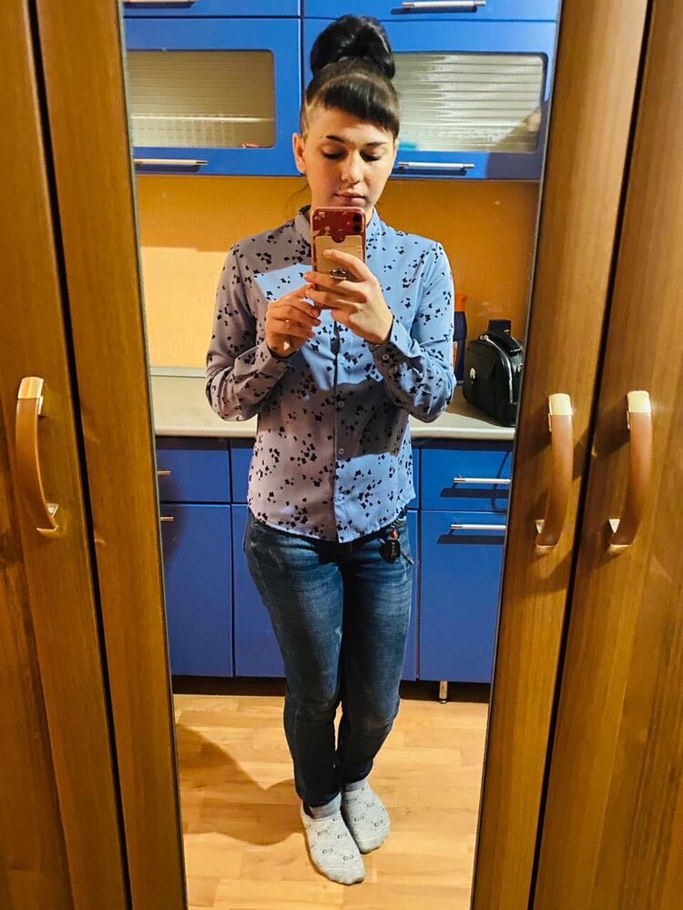  ,   Alexandra, 25 ,   ,   