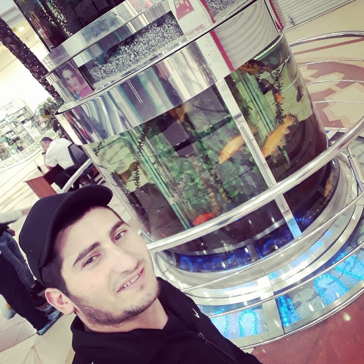  18904927  Narek, 31 ,    