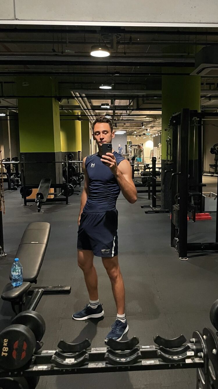  53427067  Roman, 30 ,    