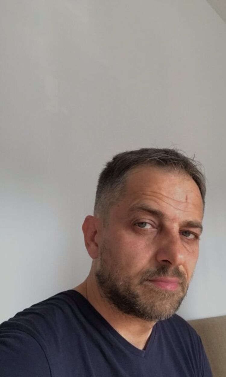  54291057  Petar, 47 ,    