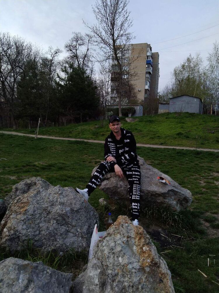  47296967  Konstantin, 42 ,    