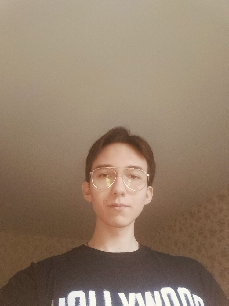  44283207  Denis, 24 ,    