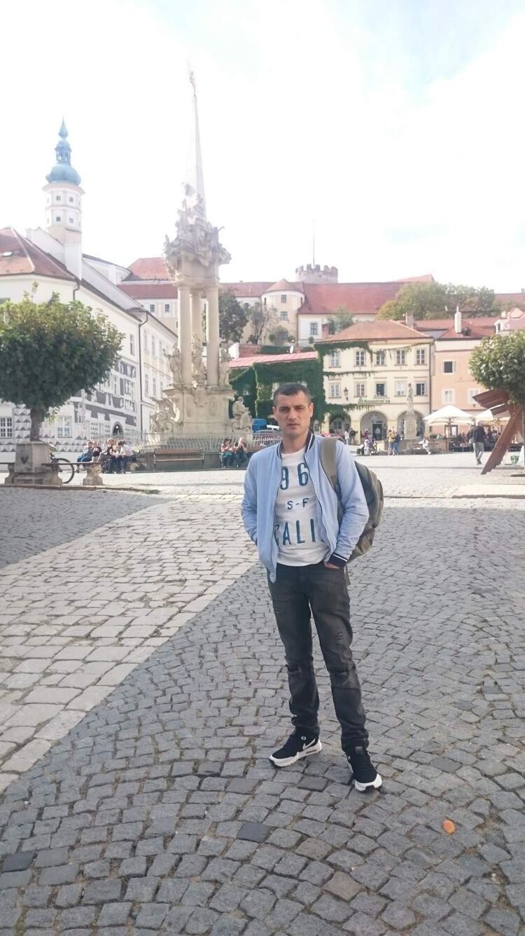  40879437  Andrei, 45 ,    
