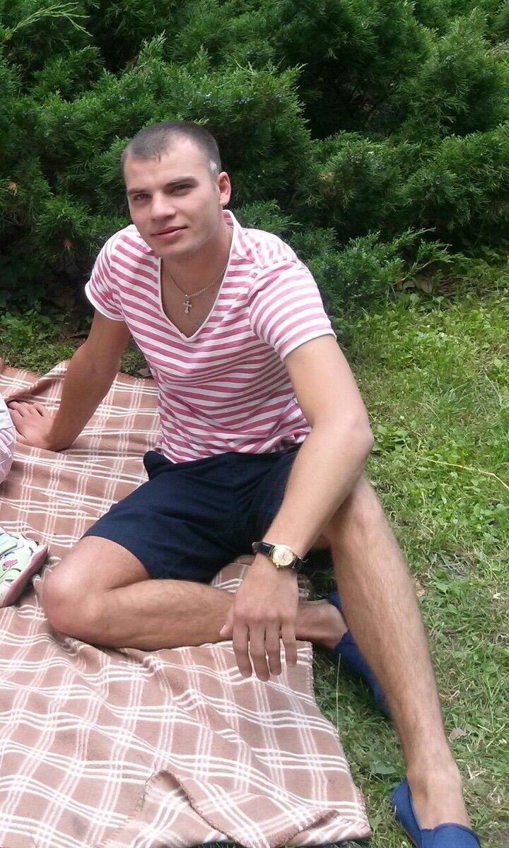  ,   Denis, 32 ,   