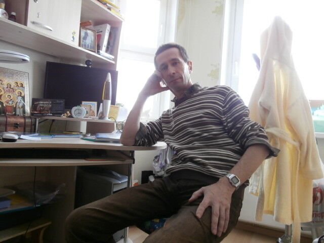  4441037  Igor, 54 ,    