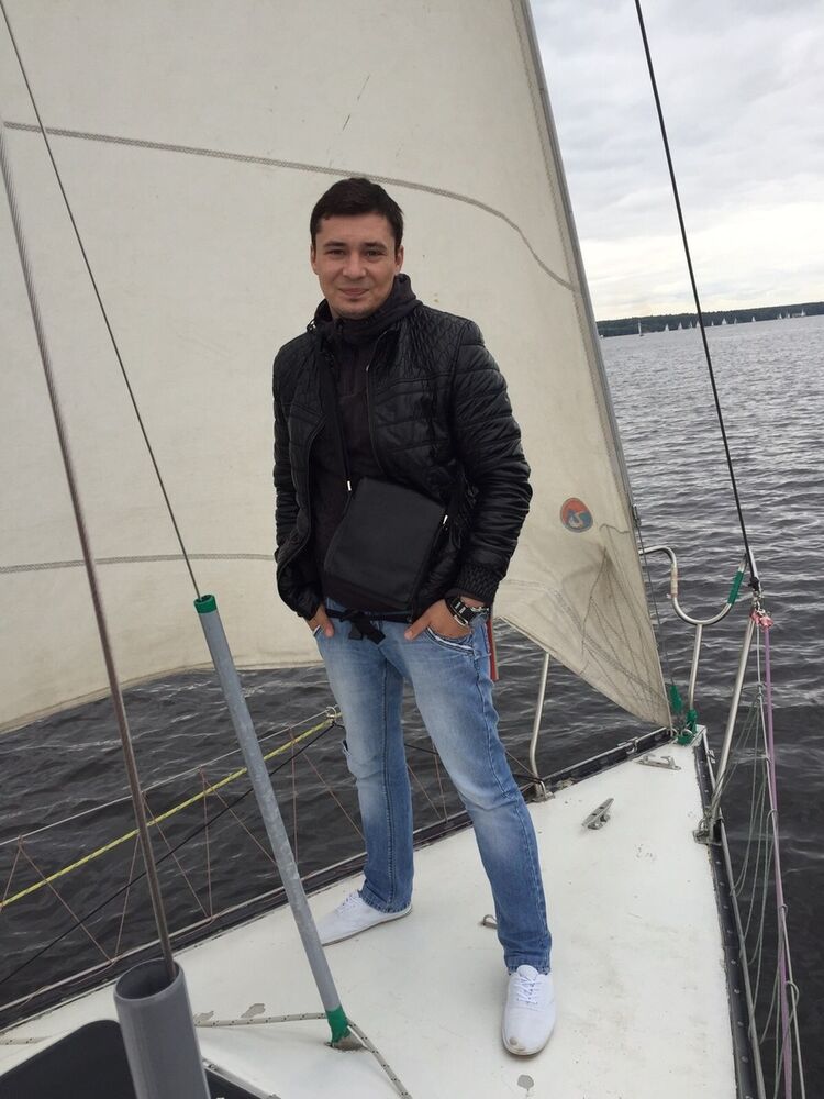 ,   Ronan, 37 ,   ,   , c 