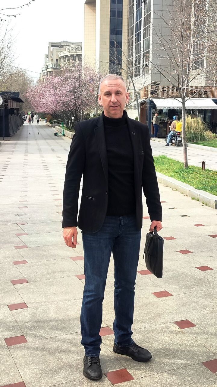  53301367  Steven, 55 ,    