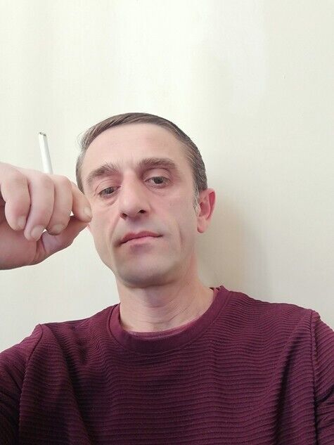  48459817  Simon, 44 ,    