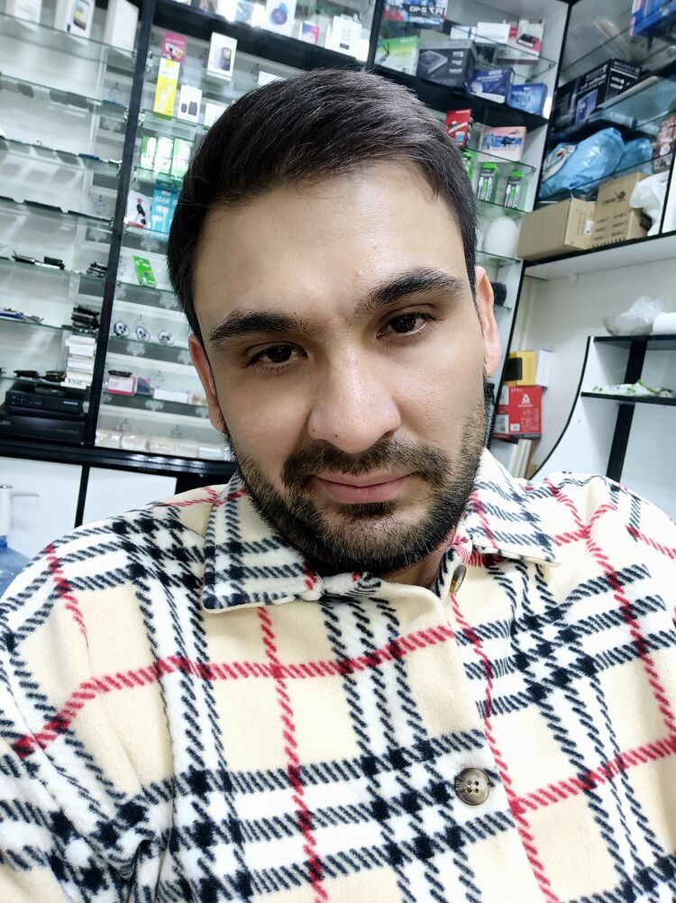  ,   Merik, 39 ,   