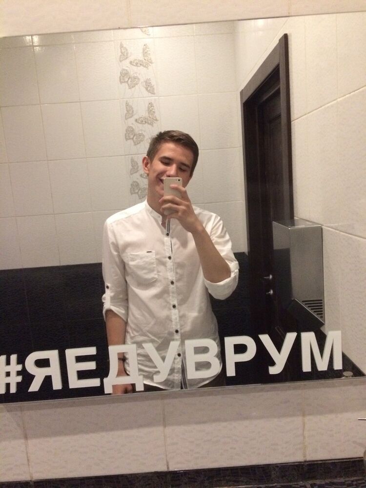  10741747  Denis, 28 ,    