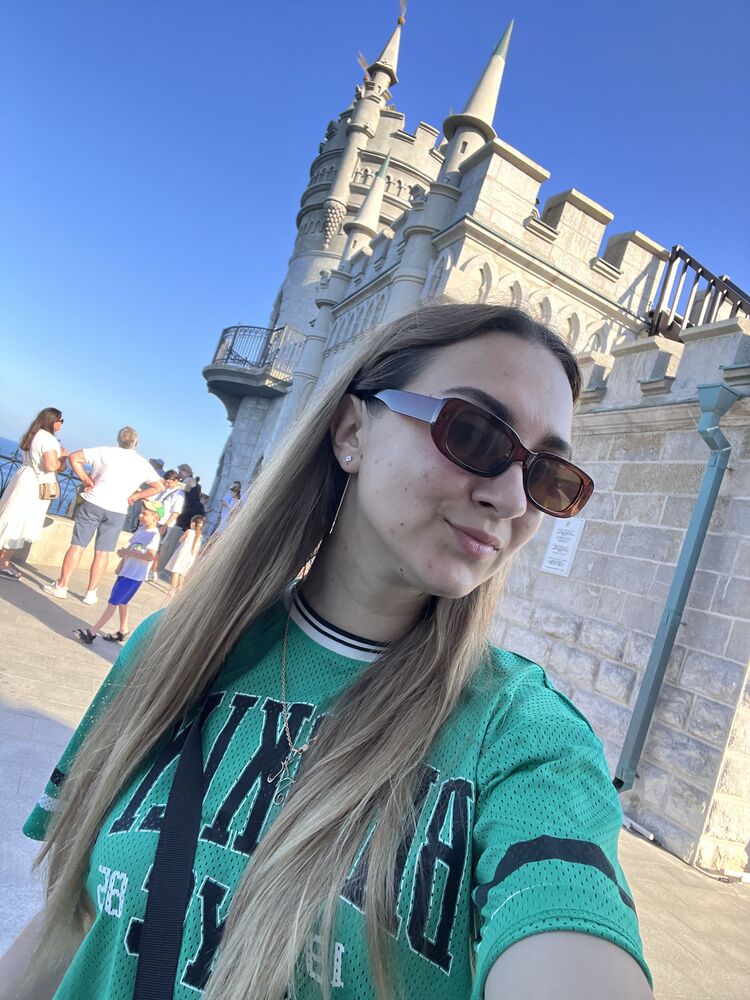  54816947  Mriyaaa, 25 ,    