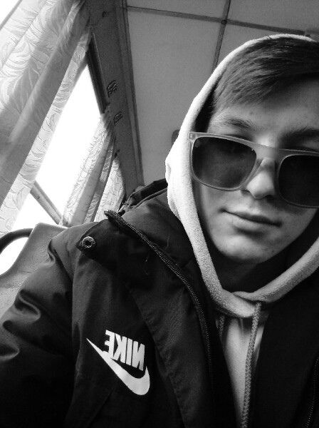  ,   Aleksander, 26 ,     