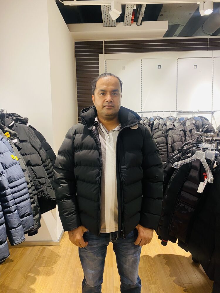  31577517  Harry singh, 39 ,    